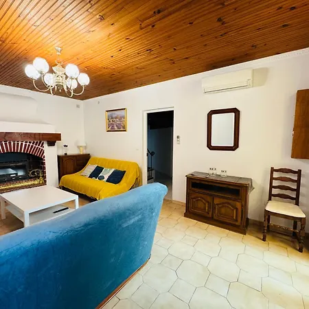 Hébergement de vacances Maison Au Cœur Du Village De - 3 Chambres, 6personnes *